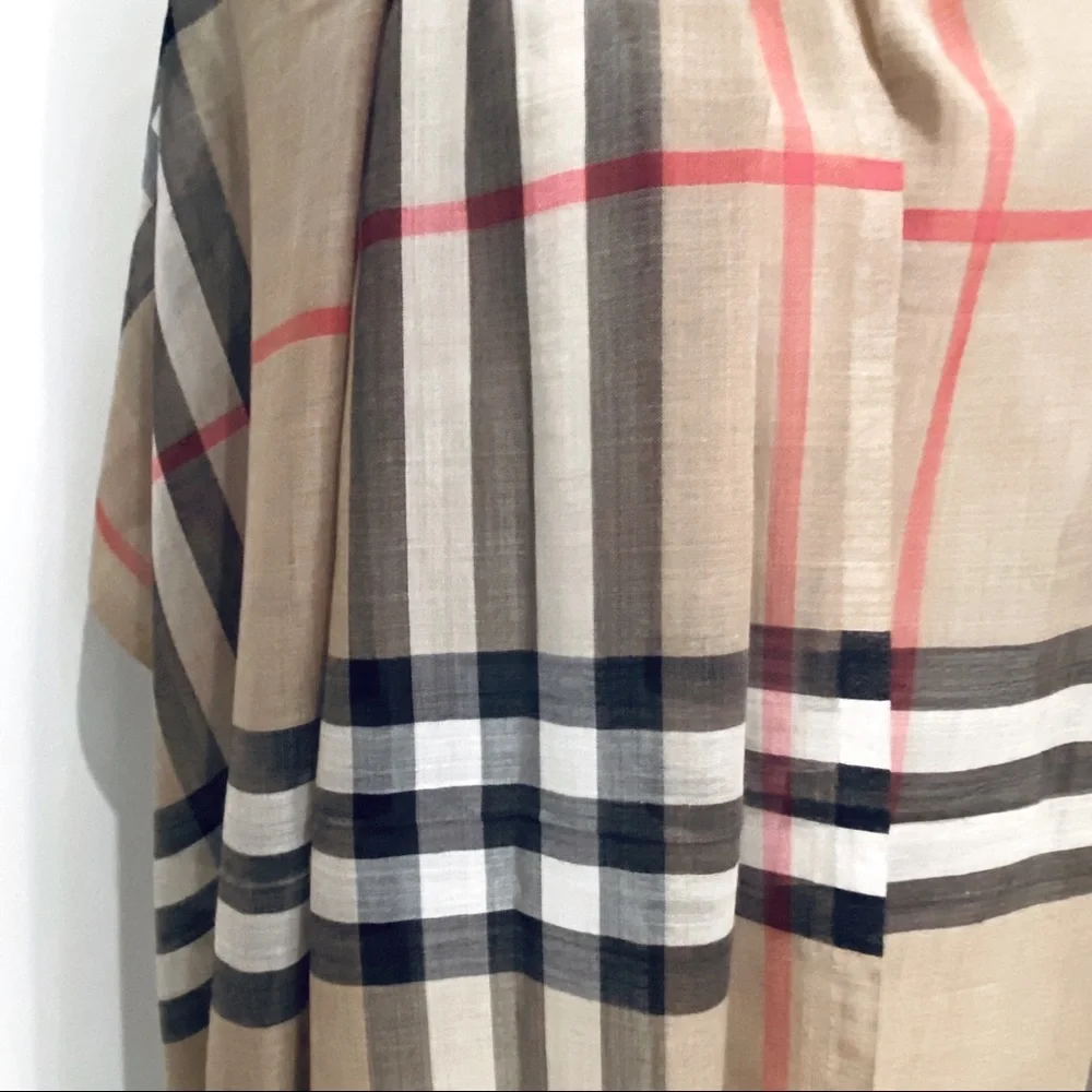 BURBERRY LONDON GIANT CHECK WOOL & SILK SCARF / WRAP / STOLE - Picture 6 of 9